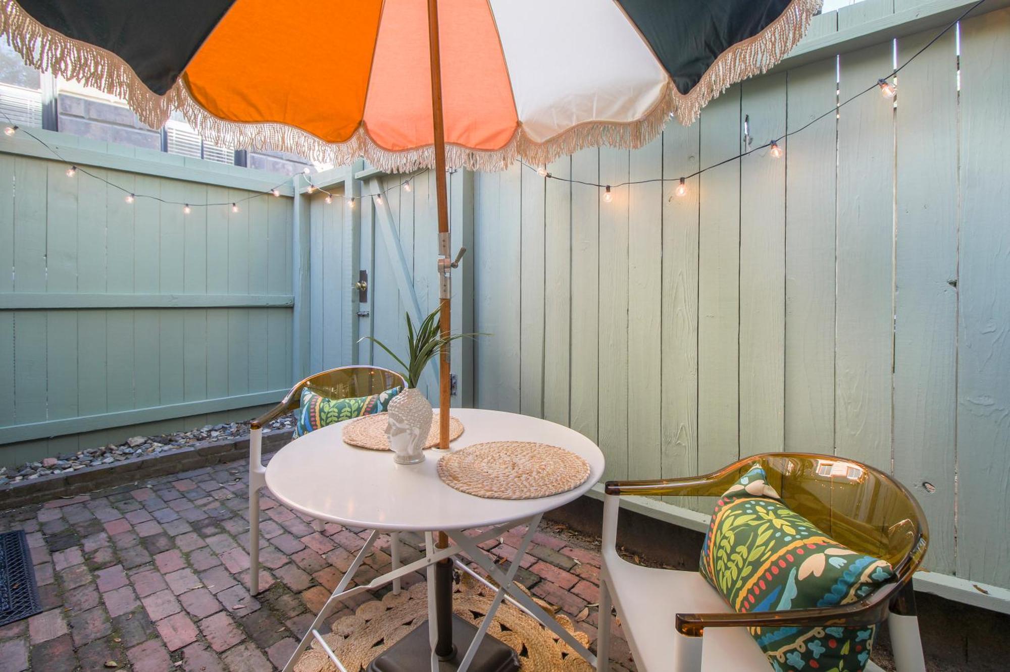 Private Patio Retreat In Charming Downtown Savannah Exterior foto